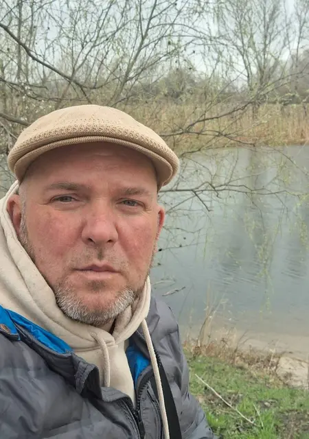 Я Артур, 40 років з Дніпра, шукаю знайомство для відкриті стосунки