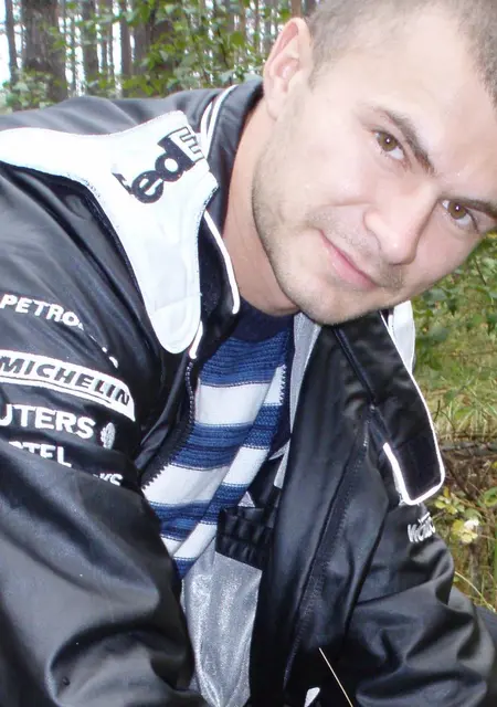 Дмитрий из Охтирка, ищу на сайте знакомства на одну ночь