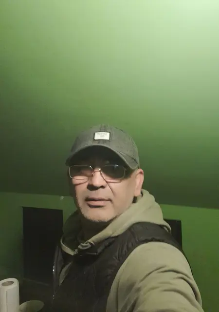 Насир из Варшавы, ищу на сайте знакомства без обязательств