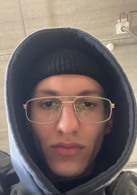 Я Bartosz, 20, знакомлюсь для общения в Турнхоут