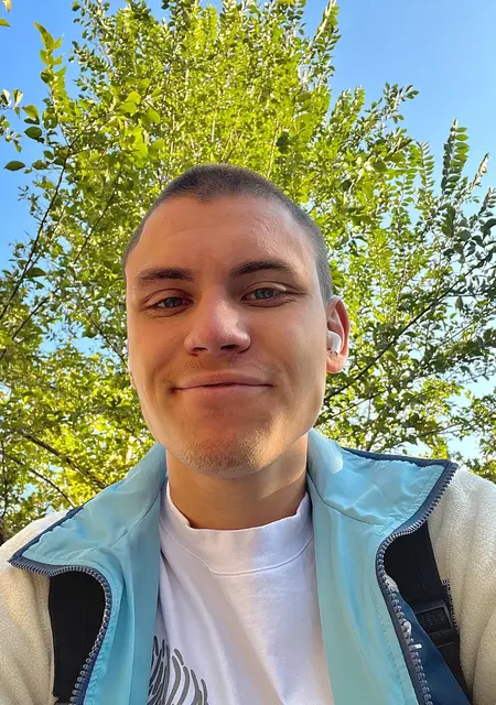 Алекс з Луганська, шукаю на сайті приємне проведення часу