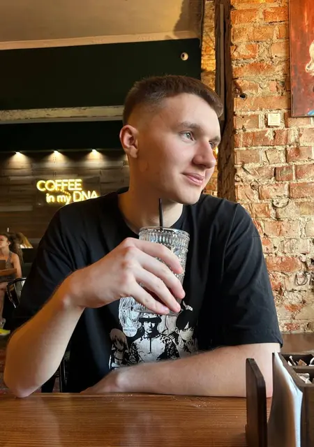 Я Іван, 21 років, знайомлюсь для постійних стосунків у Львові