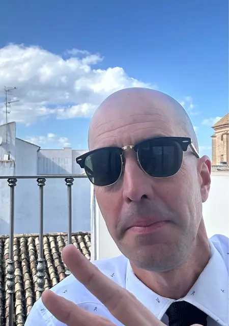 Carlos de León, tengo 45 años, listo para conocer para lío de una noche