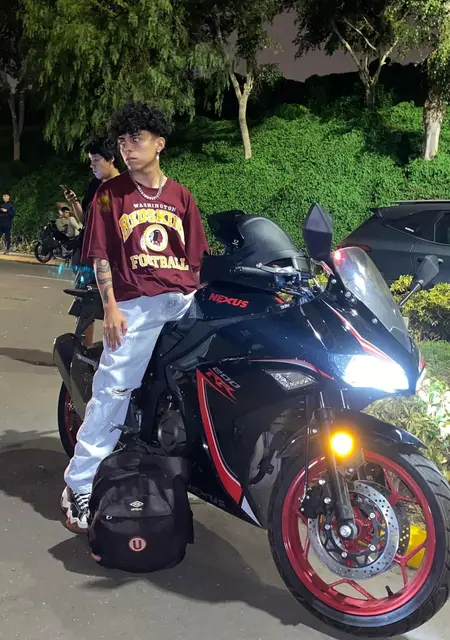 Renzo из Лимы, ищу на сайте общение