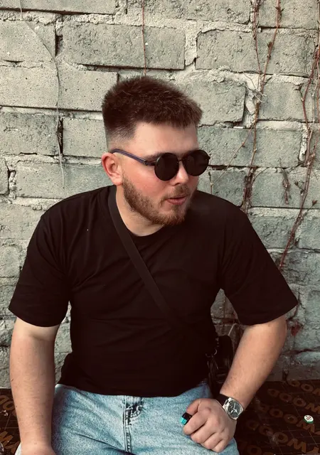 Денис из Варшавы, ищу на сайте знакомства без обязательств