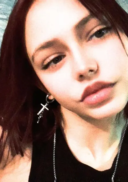 Я Яна, 19, из Борисполя, ищу знакомство для приятного времяпровождения