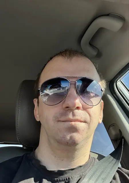 Владимир з Дніпра, шукаю на сайті відкриті стосунки