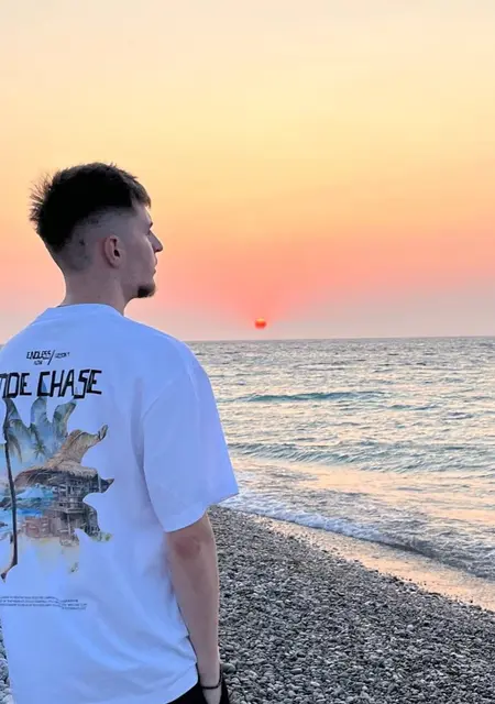 Я Богдан, 19 років, знайомлюсь без зобов'язань у Івано-Франківську