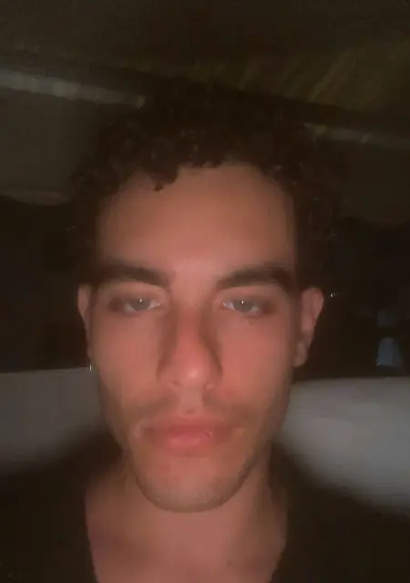 G Yalgomas de Barcelona, tengo 23 años, listo para conocer para relación sin ataduras