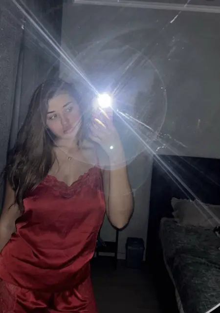 Я Вишенька, 22 років з Києва, шукаю знайомства без зобов'язань