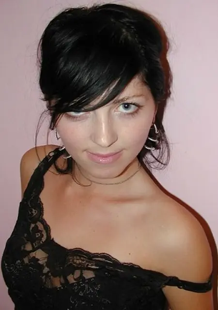 Алина з Луганська, шукаю на сайті постійні стосунки