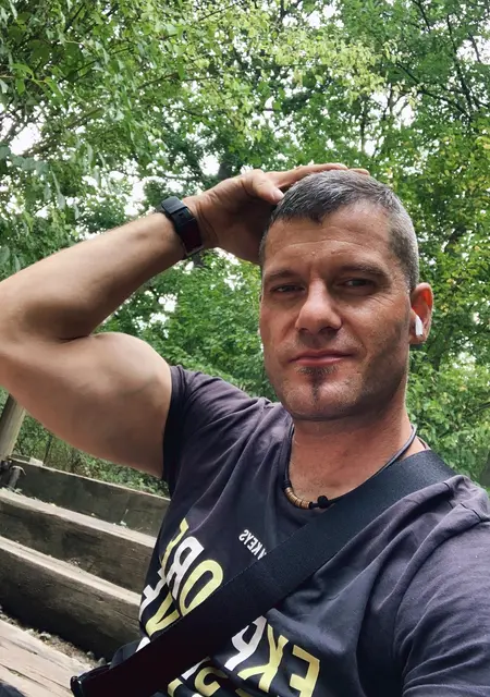 Bob из Берна, мне 39, познакомлюсь для приятного времяпровождения