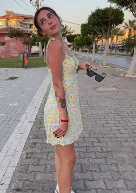 Karina из Стамбула, мне 21, познакомлюсь