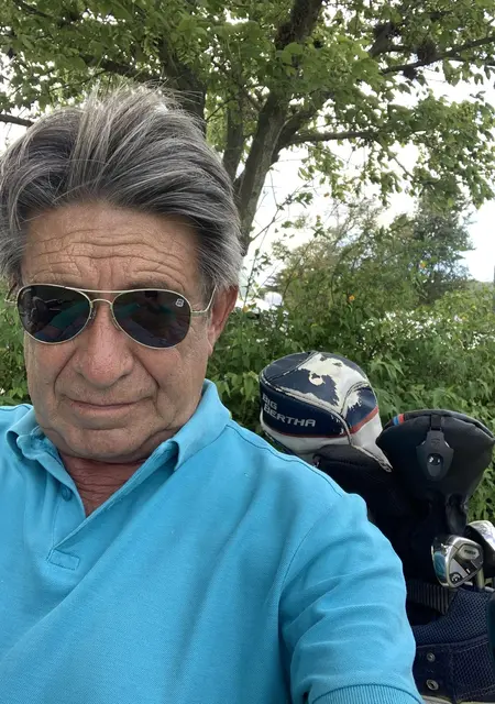 Я Hugo, 68, из Кордовы, ищу знакомство для приятного времяпровождения