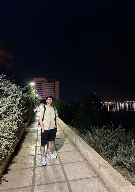 Slava из Брашова, мне 24, познакомлюсь для общения