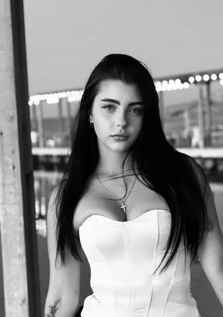 Я Даша, 23 років, знайомлюсь для спілкування у Одесі