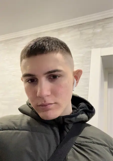 Денис з Сум, мені 22 років, познайомлюсь для постійних стосунків