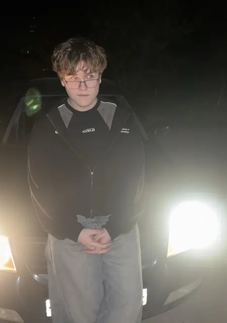 Я Владислав, 19, знакомлюсь на одну ночь в Киеве