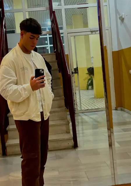 Adrian из Мадрида, ищу на сайте знакомства без обязательств