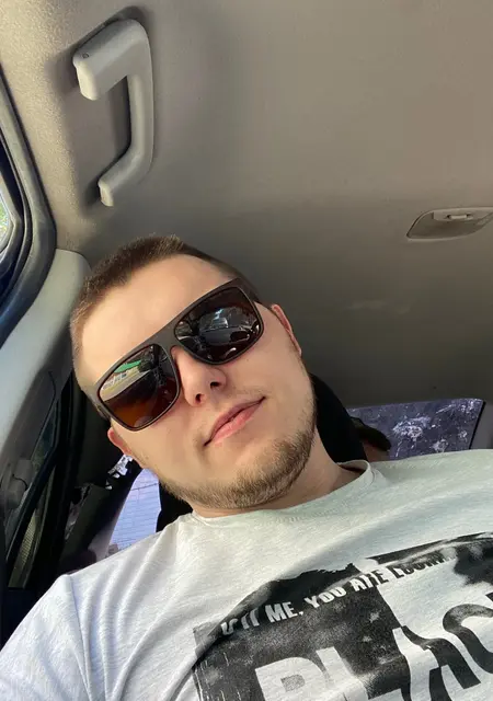 I'm Dmitry, 27 from London, seeking connections for one-night stand