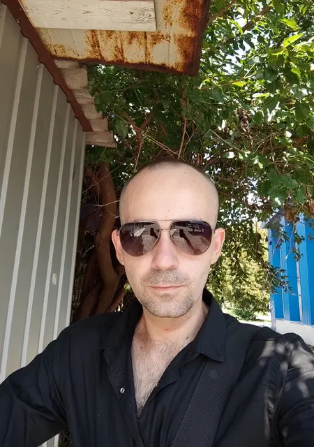 Я Виталий, 31, из Горловки, ищу знакомства без обязательств