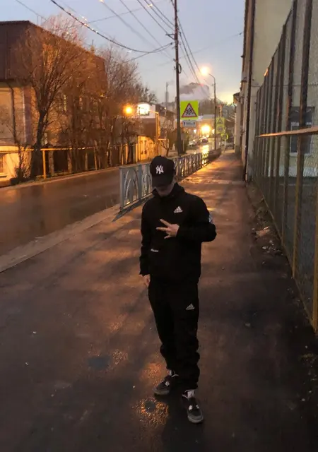 Artem из Парижа, ищу на сайте знакомства на одну ночь