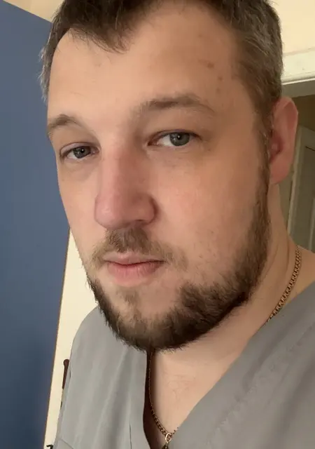 Я Руслан, 30 років з Сум, шукаю знайомства без зобов'язань