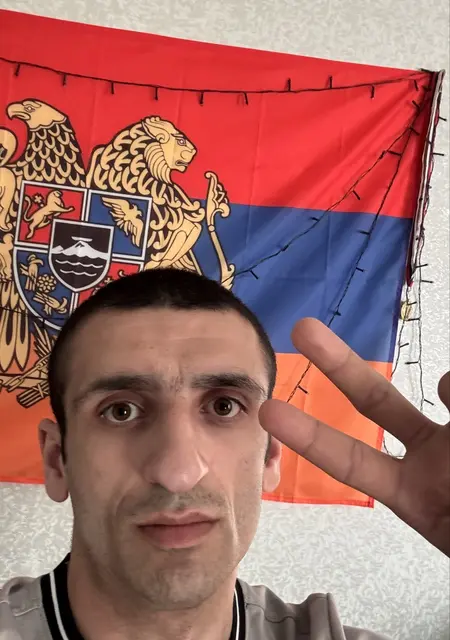 Артем из Еревана, мне 26, познакомлюсь для дружбы