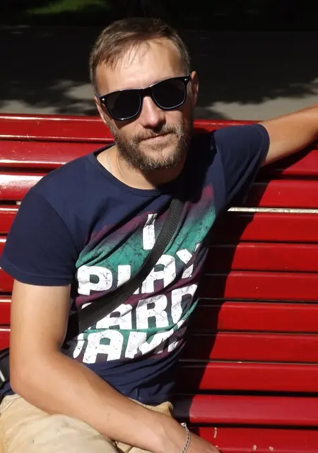 Я Денис, 47 років з Харкова, шукаю знайомства без зобов'язань