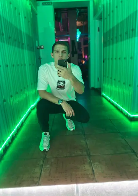 Я Віктор, 23, из Черкасс, ищу знакомства на одну ночь