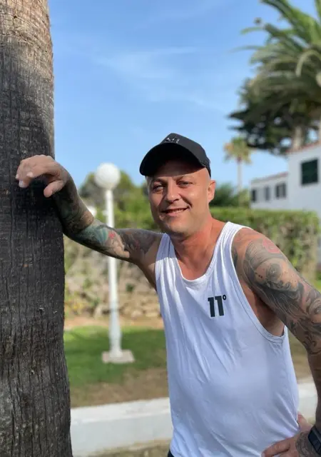 Javi de Barcelona, tengo 44 años, listo para conocer para relación abierta