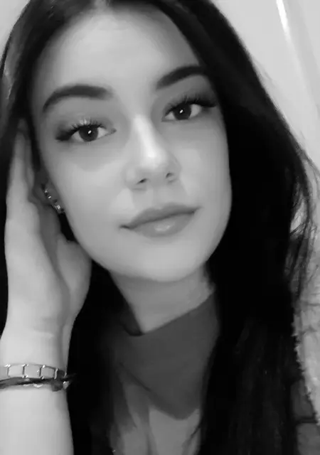 Милана из Парижа, ищу на сайте знакомства без обязательств