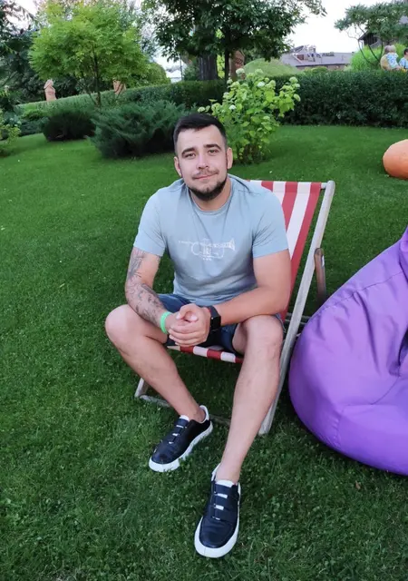 Я Артем, 30 років з Дніпра, шукаю знайомства без зобов'язань