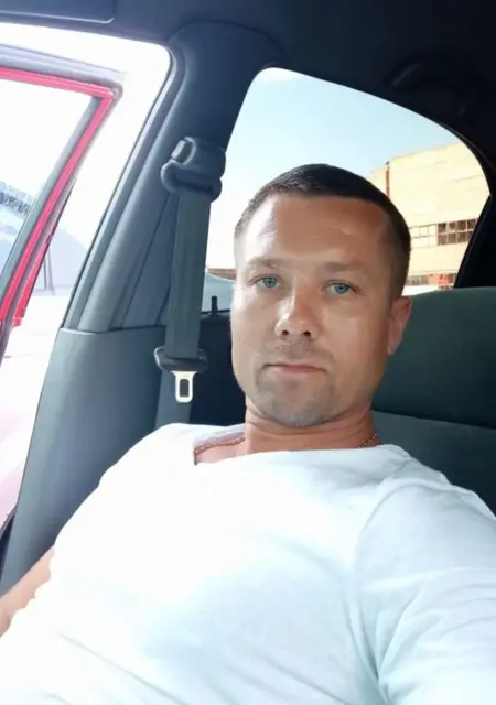 Александр из Бердянска, ищу на сайте постоянные отношения