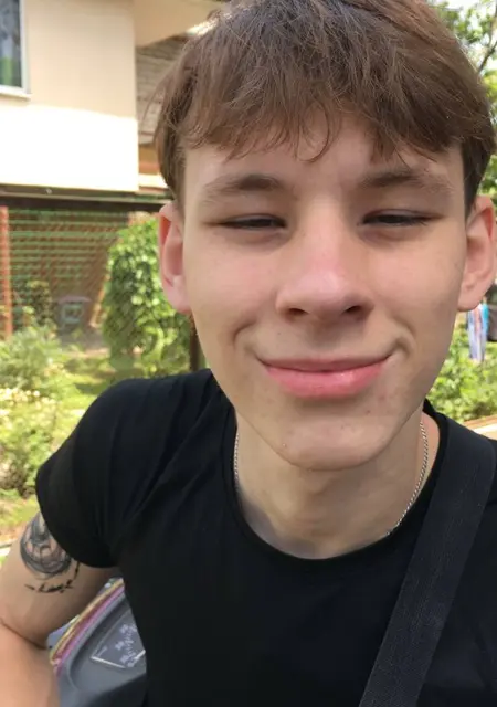 Я Женя, 18, знакомлюсь без обязательств в Киеве