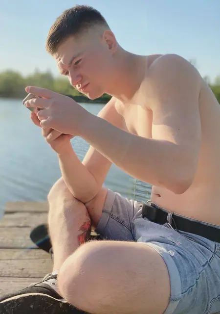 Я Виталий, 25 років, знайомлюсь для спілкування у Семенівке