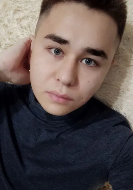 Я Вадим, 21, знакомлюсь для приятного времяпровождения в Ротереме