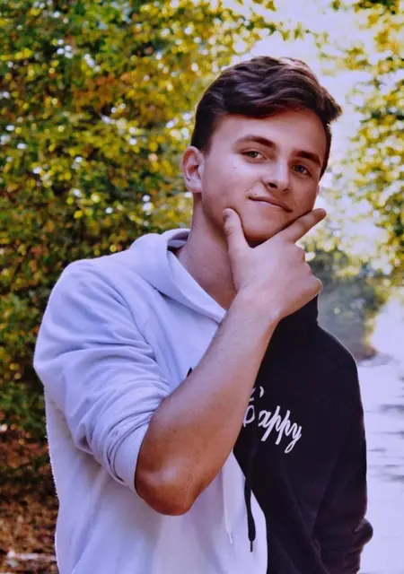 Я Сергій, 29 років з Львова, шукаю знайомства на одну ніч