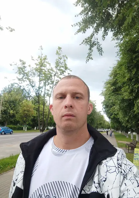 Я Артём, 35, из Бобруйска, ищу знакомства на одну ночь