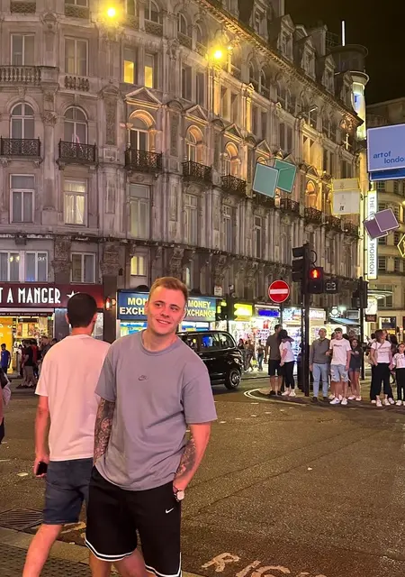 Я Сергей, 25, знакомлюсь без обязательств в Бангор