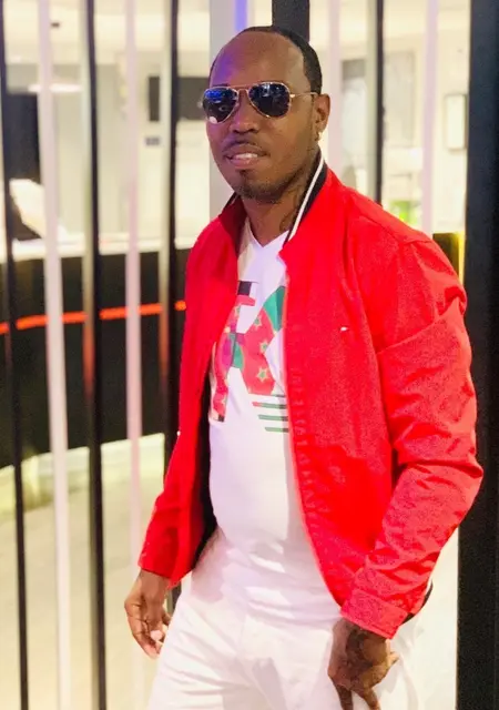 Lockee из Эври, ищу на сайте знакомства на одну ночь