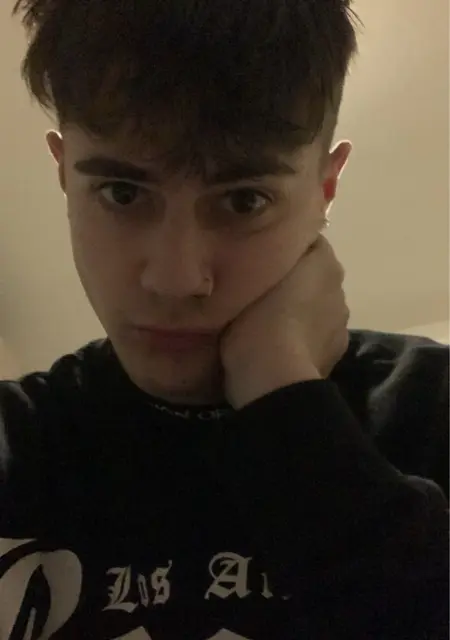 Я Edoardo, 21, из Флоренции, ищу знакомства без обязательств