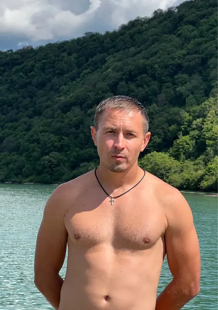 Я Rom, 34, знакомлюсь для постоянных отношений в Батуми