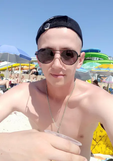 Александр з Кременчука, мені 27 років, познайомлюсь без зобов'язань