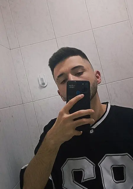 Я Роберт, 22, из Еревана, ищу знакомства без обязательств