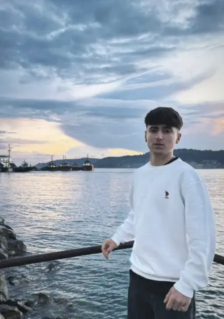 Emir из Чанаккале, мне 19, познакомлюсь для вирта