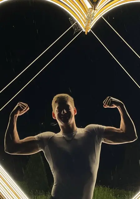 Я Евгений, 20, из Бреста, ищу знакомство для вирта