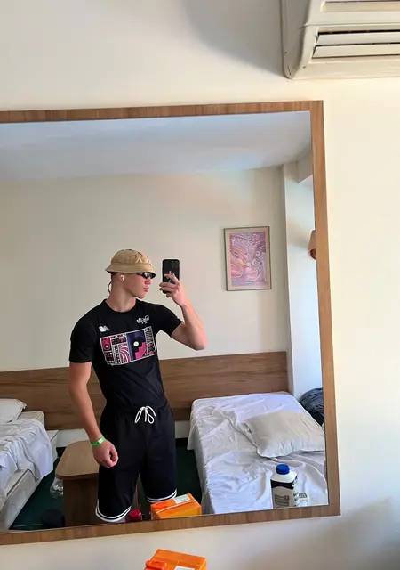 Я Макс, 20, из Киева, ищу знакомство для дружбы