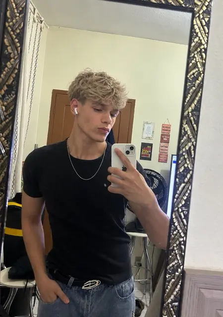 Я Heitor, 18, из Сумаре, ищу знакомства без обязательств