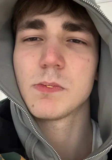 Я Расул, 18 років, знайомлюсь без зобов'язань у Харкові